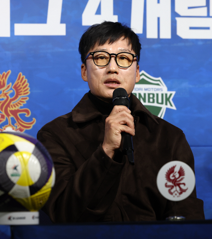 "꼭 이겨달라" '국내파' 울산, 포항 사령탑 앞에서 포옛 감독에만 전략적 카드 제시한 '매직' 이정효 감독