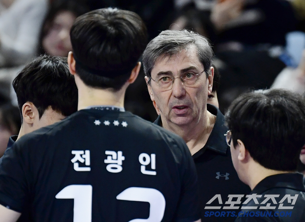 '황금보기를 돌같이...' 최다연승 기록이 눈앞인데 냉정한 감독 "여러분…