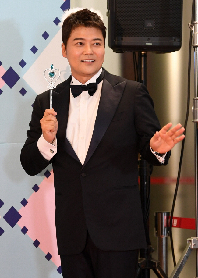 전현무♥홍주연, 3월 결혼 소식 있었는데..역술가 “올핸 아냐. 가슴털이…