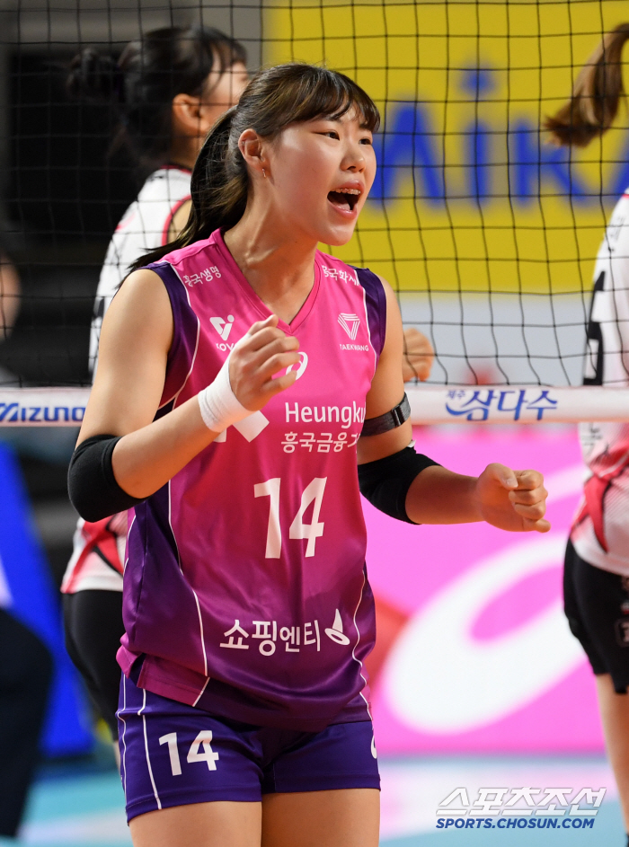 '6연승 도전→우승 가시권' 흥국생명 원동력은? "자신감+신뢰 쌓였다" …