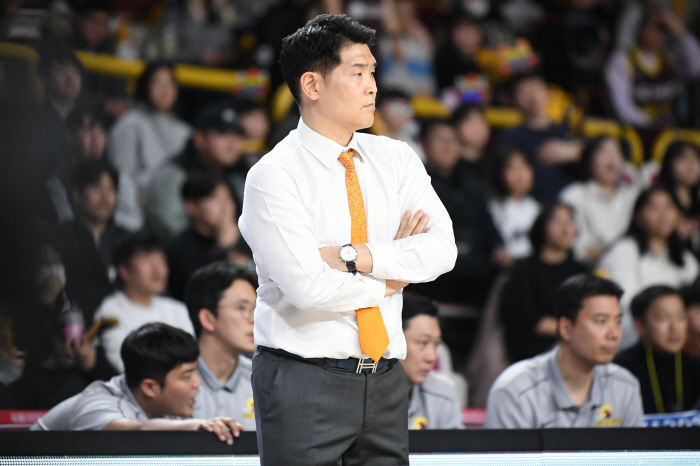 [현장인터뷰] LG 조상현 감독 "마레이 파울콜 민감. 추격 빌미 제공"