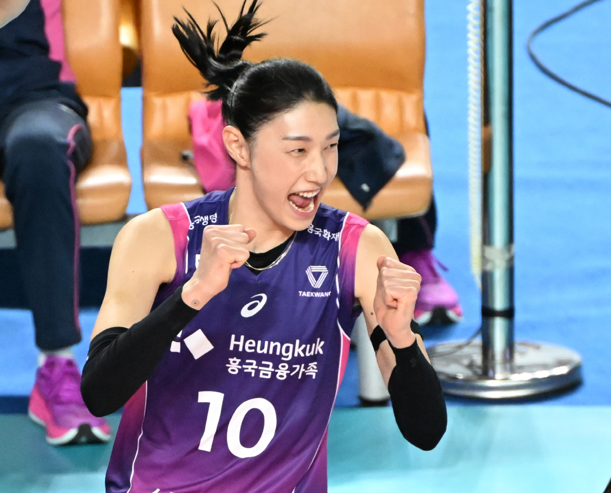 78분만에 셧아웃 완승! 伊명장의 얼굴에선 웃음이 떠나지 않았다 "항상 …