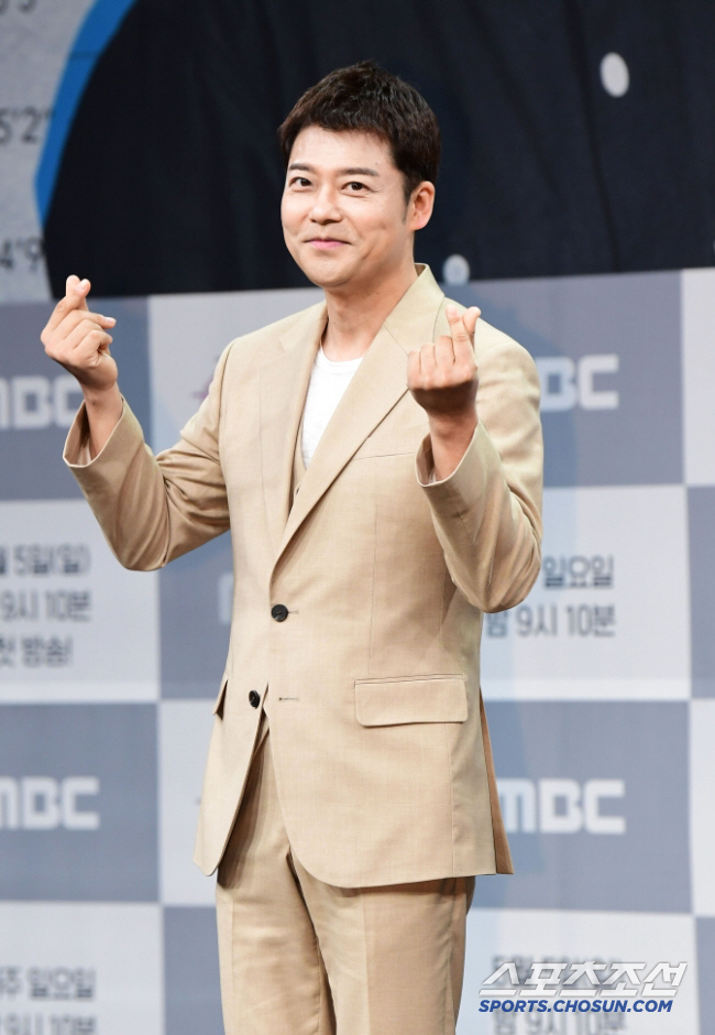 전현무, 600억 재산설 사실인가..."프리선언 후 출연료 몇천 배↑" …