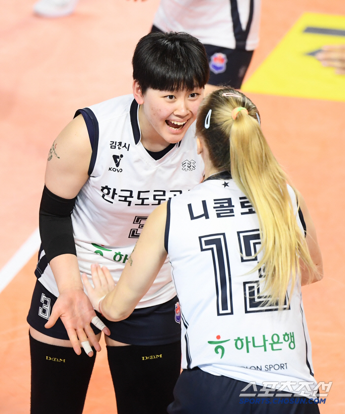 "다른 세터? 쓸수가 없다" 슈퍼루키의 압도적인 장점, 사령탑의 무한 애정표현 [김천포커스]