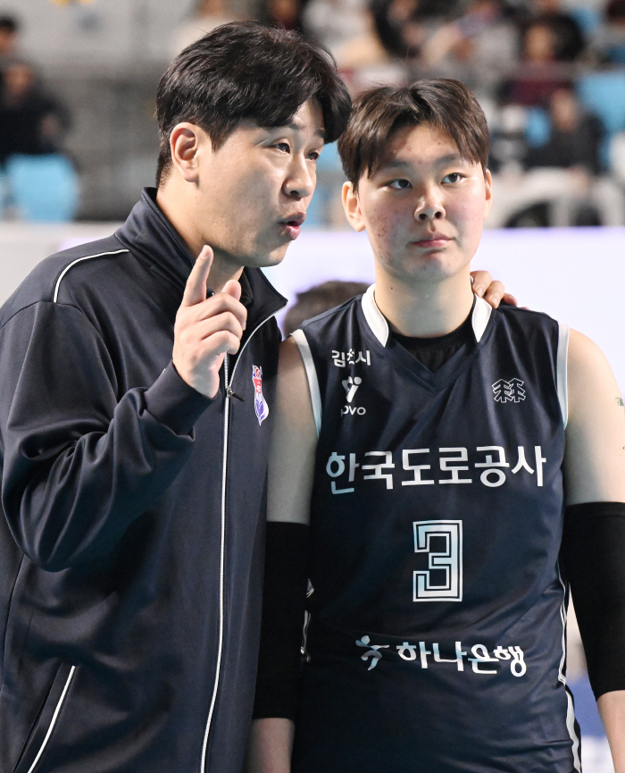 "다른 세터? 쓸수가 없다" 슈퍼루키의 압도적인 장점, 사령탑의 무한 애…