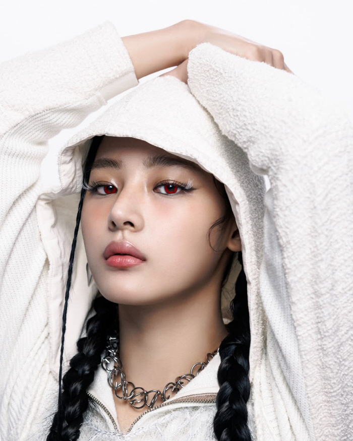 뉴진스, 새 팀명 'NJZ' 깜짝 발표 "엔제이지 깜짝 놀랄 여정 기대해…