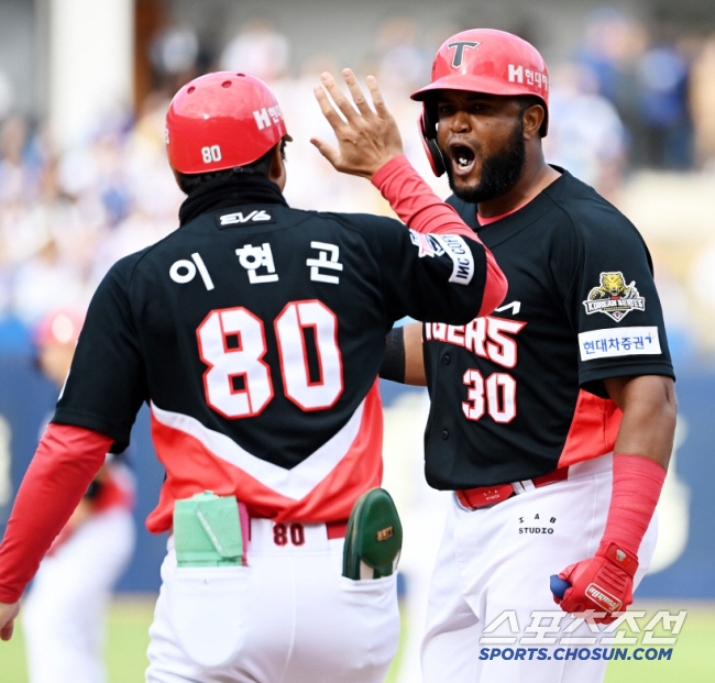 'KBO 복귀 최대 관심' KIA 결별 테스형 영웅됐다! 결승타에 타격 …