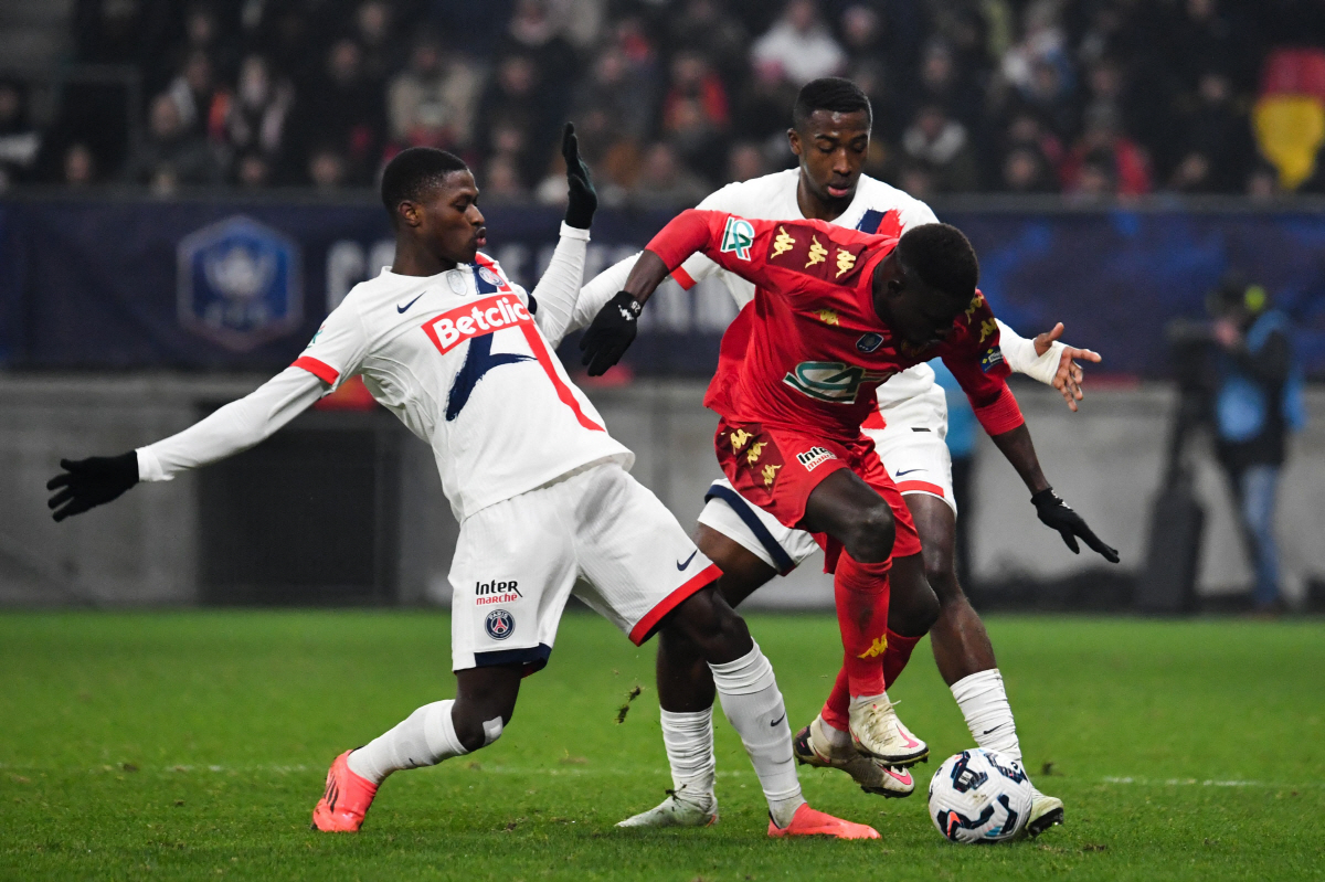"강인이형, 우리 오래 갑시다" PSG 초핵심 풀백, 5년 재계약 발표 …