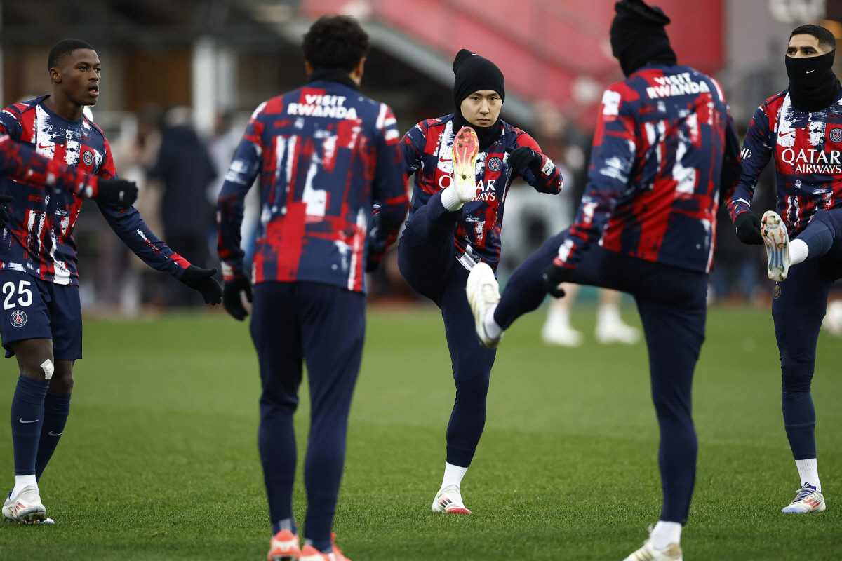 "강인이형, 우리 오래 갑시다" PSG 초핵심 풀백, 5년 재계약 발표 …