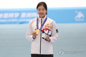 [아시안게임] '놀라움의 연속' 이나현, 첫 출전서 깜짝 금메달