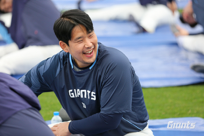 '7위→전력보강No' 효율 대신 지옥훈련, 확 달라진 롯데 캠프…결국 8…