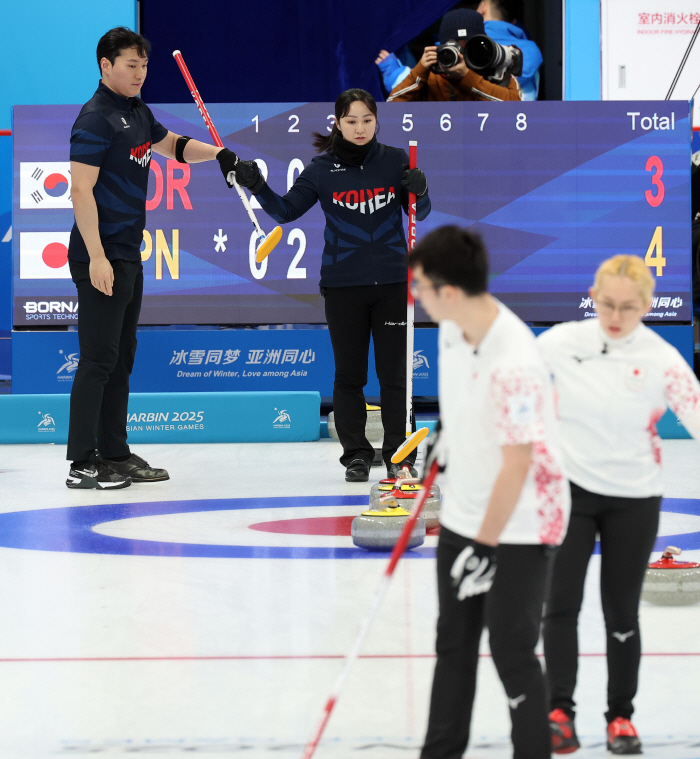 "포기 모르는 안중근 정신,졌잘싸!" 韓컬링 믹스더블,亞1위 日과 초접전…