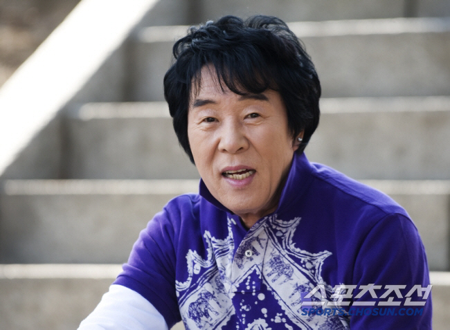 [SC이슈] "한쪽 날개를 잃은 기분"..태진아→임영웅, 故송대관 애도,…