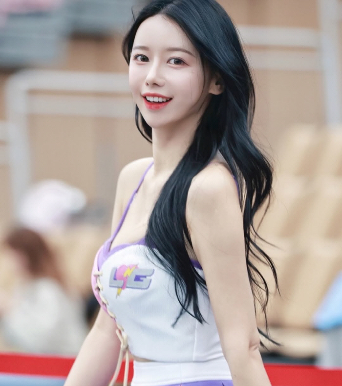 韓치어리더가 대만 대표팀 응원? "선넘었다" 갑론을박…사실 알고보니 [S…