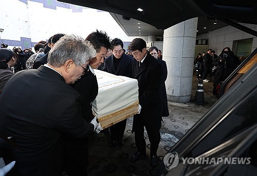 (서울=연합뉴스) 김성민 기자 = 9일 서울 종로구 서울대병원 장례식장에서 가수 송대관의 발인이 진행되고 있다. 2025.2.9 ksm7976@yna.co.kr