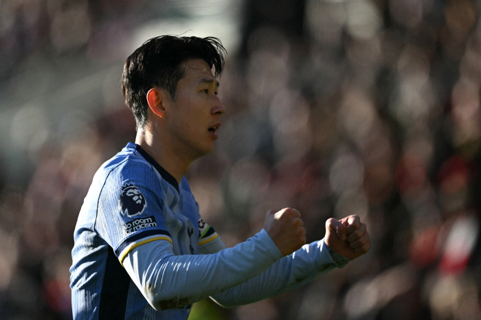 대충격! "SON 더 늦기 전에 현금화해라" 손흥민, 10년 헌신 끝에 …