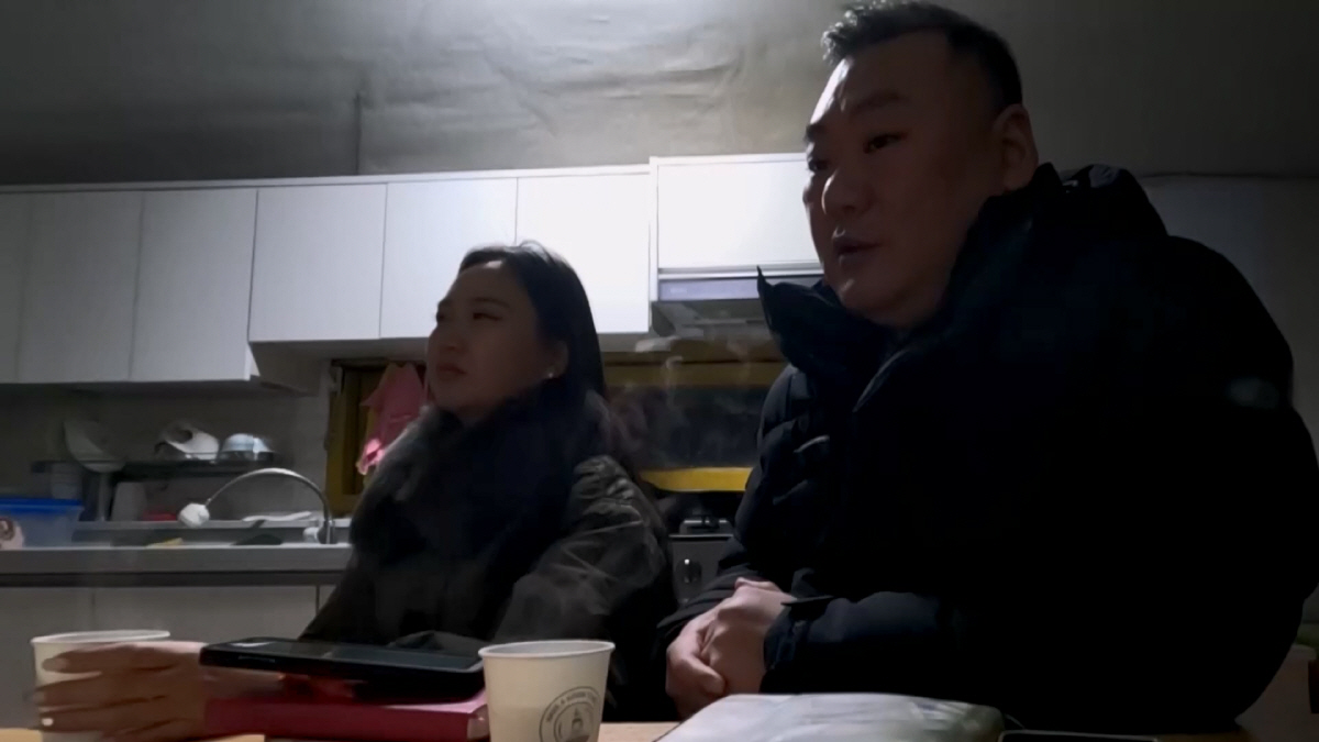 "그 여자 말만 들으면 짜증나"…임신 9개월 강제출산, 子와 생이별女 추…