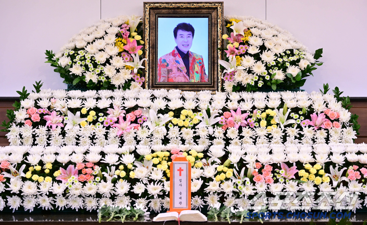 [종합] 故 송대관, 오늘(9일) 영면…태진아 추도사→강진 애도사