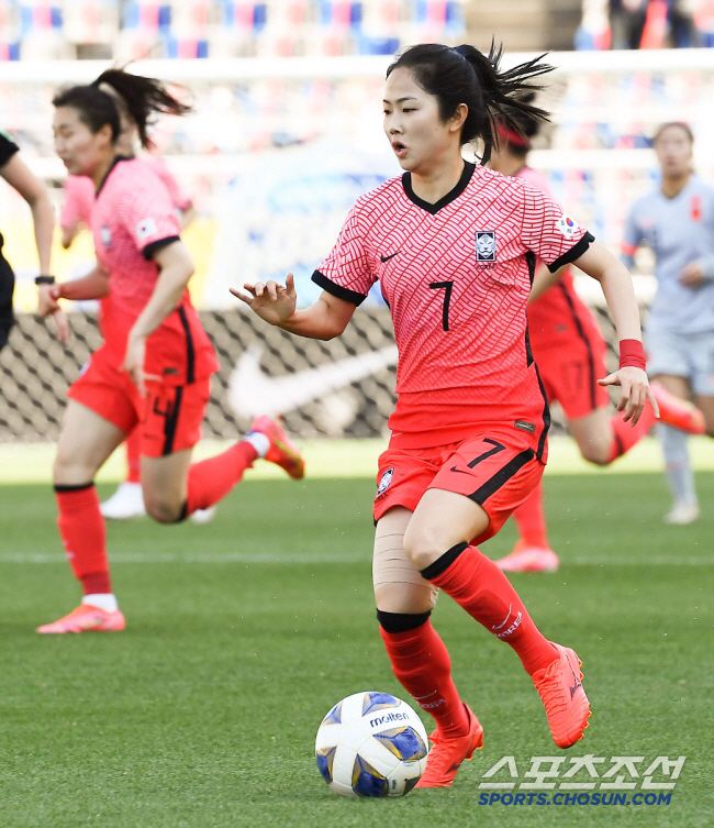 '축구여신'이민아,오타와 이적...추효주와 한솥밥 'AGAIN 오타와 미…