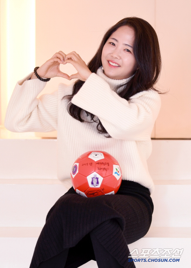 '축구여신'이민아,오타와 이적...추효주와 한솥밥 'AGAIN 오타와 미…