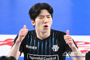 이럴수가. 1,2위가 무려 19점차. 현대캐피탈 사상 첫 5라운드 中에 1위 확정짓나[천안 리포트]