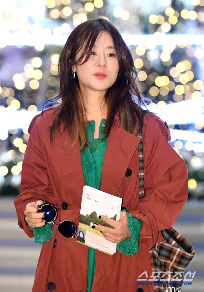 [종합] "포기하지 않고 그 자리에 계셔줬으면"…최강희, 신인상 수상後 …