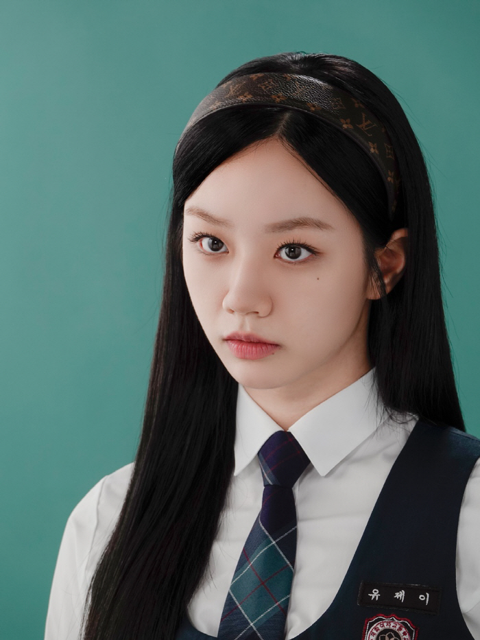 "명품 협찬? NO, 내돈내산"…이혜리, '상위 0.1%' 여고생 변신 …