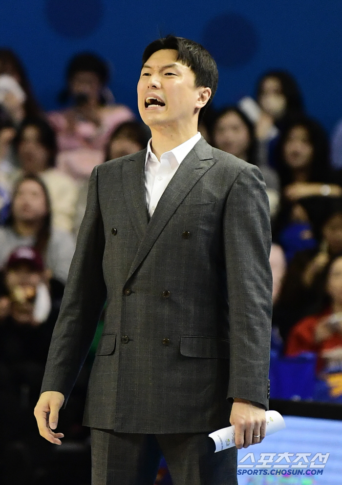 [현장인터뷰]김효범 "'어른답게' 인정해야" 일침 vs 김태술 "공을 더…