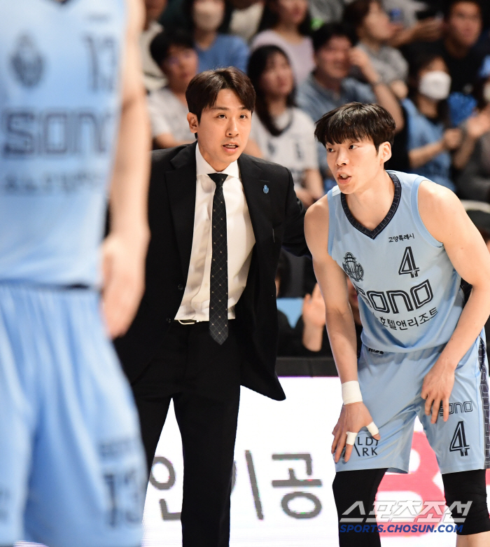 [현장인터뷰]김효범 "'어른답게' 인정해야" 일침 vs 김태술 "공을 더…