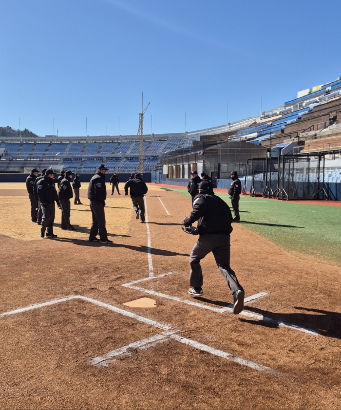 "일관성 있게 판정하겠다" KBO 심판-기록위원회, 새 시즌 대비 합동 …