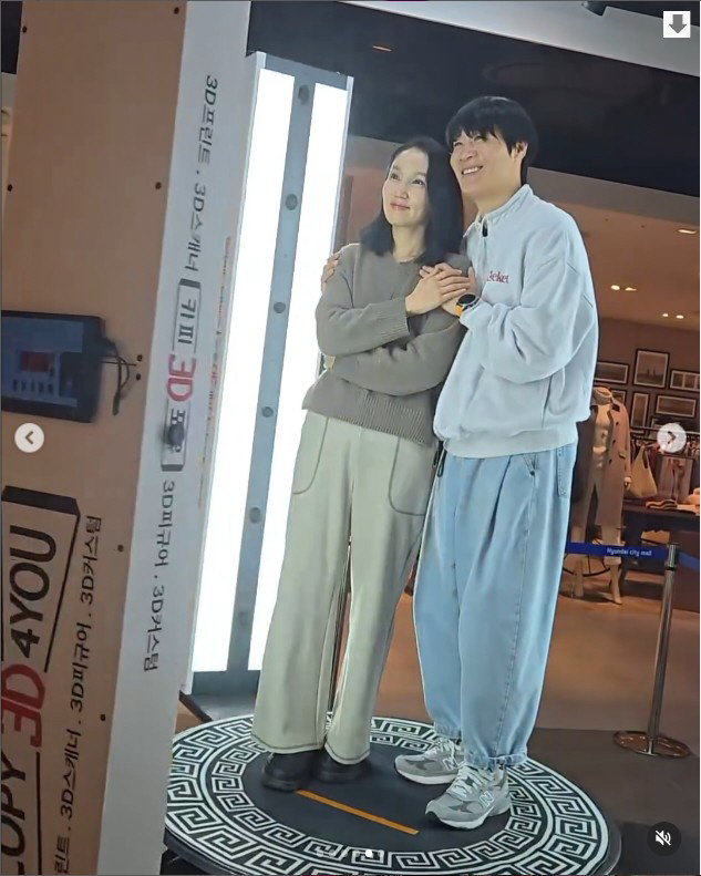 [SCin스타] "특별한 선물" 진선규, 아내 박보경과 손 꼭 잡고 다정…