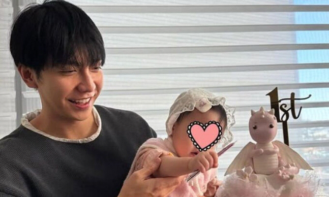 [SCin스타] "나의 작은 천사" 이다인♥이승기 돌 맞은 딸 모습 공개