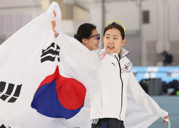 '역시 신 빙속여제!'金민선,女500m 금메달! 이나현 銀 '이틀연속 동…