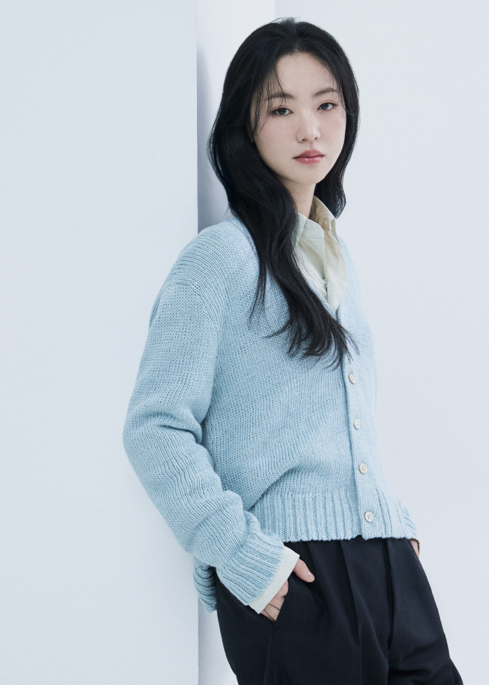 [SC인터뷰] "내 우상 혜교 언니와!"…'검은 수녀들' 전여빈, 꿈만 …