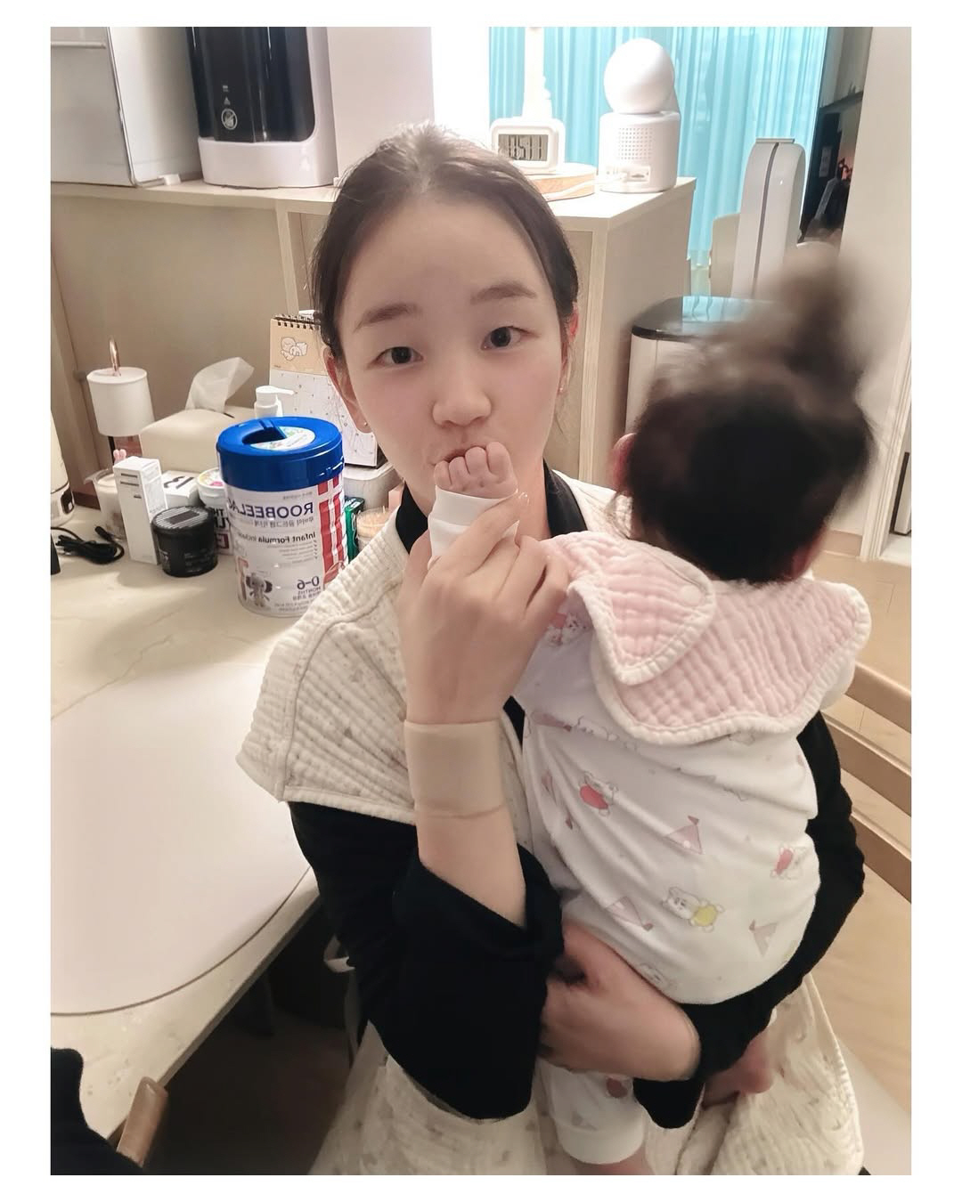 백아연, 100일 딸 '풍성 머리숱+귀여운 미모' 자랑...꼭 닮은 '붕…