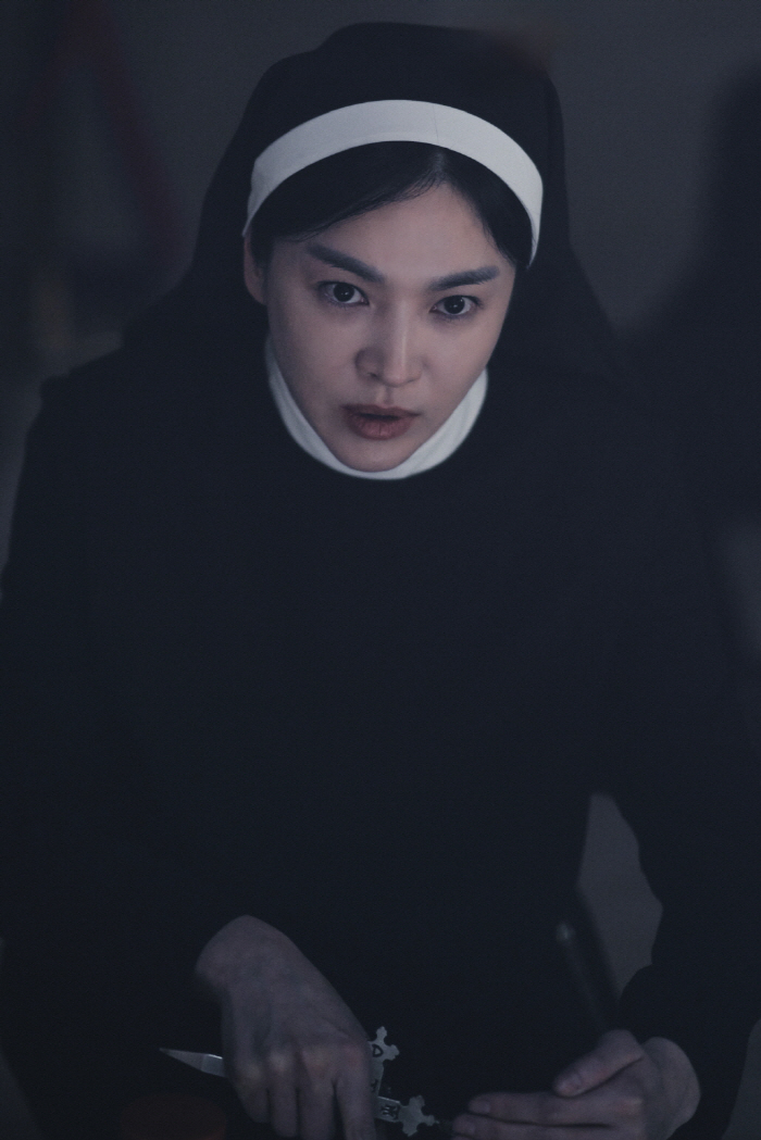 [SC이슈] "권상우X송혜교 웃었다"…극장 보릿고개 '히트맨2' '검은 …