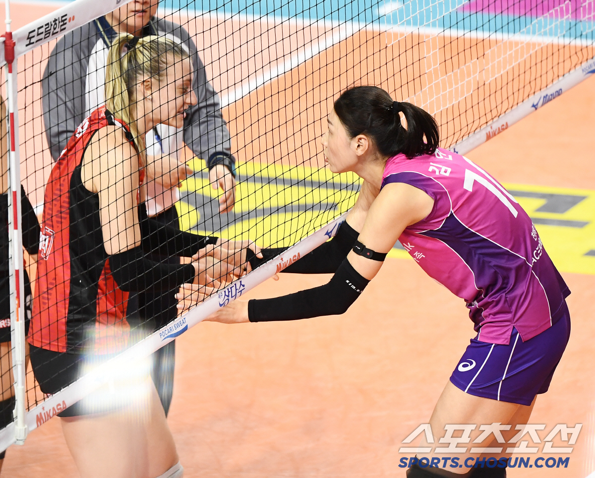 김연경 은퇴 암시 폭탄발언! 관중들 "아아.." 곡소리 → 김해란 은퇴식…