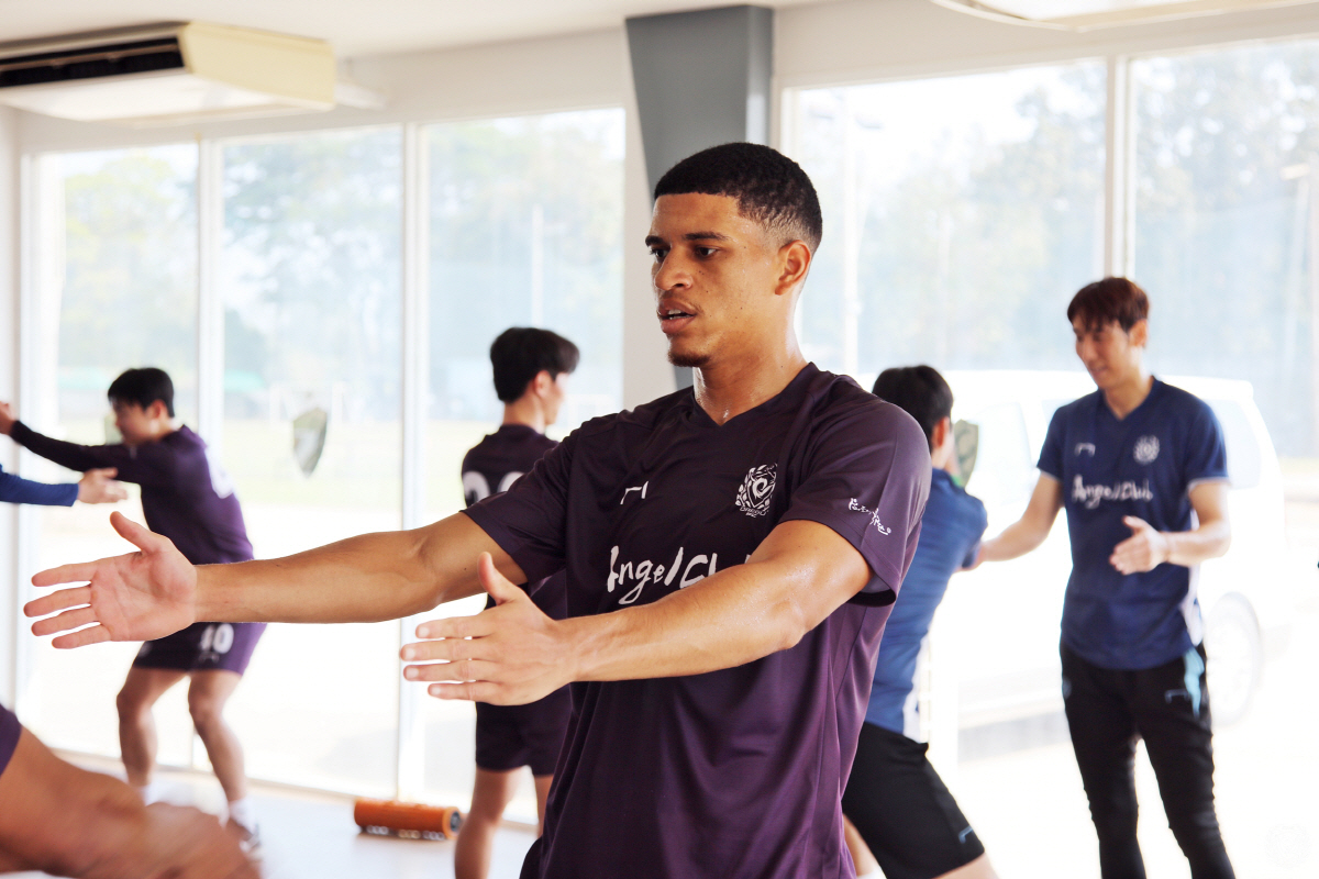 대구FC '새 수비 핵심' 카이오 "역사에 우리 이름 남길 수 있는 타이…