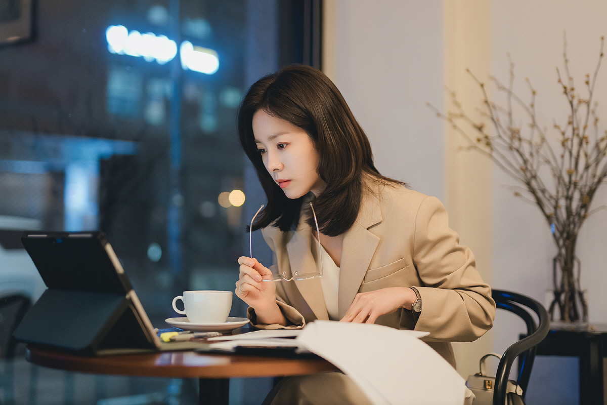 ‘러블리’ 대신 ‘카리스마’…한지민, ‘나의 완벽한 비서’로 인생캐 경신…