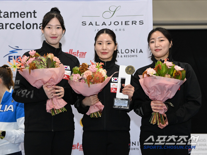 '女에페 세계3위'송세라,바르셀로나월드컵 銀! 단체전銅 '멀티메달'