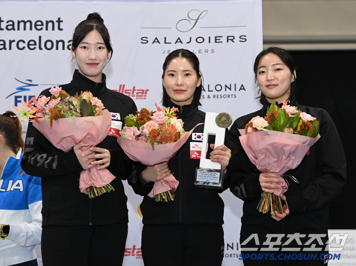 '女에페 세계3위'송세라,바르셀로나월드컵 銀! 단체전銅 '멀티메달'