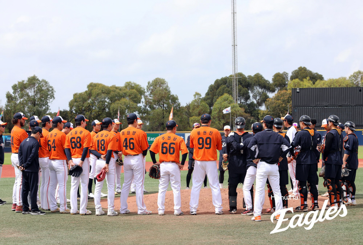 '열일한다' 이글스TV…호주→일본 연습경기 전격 중계→'레전드' 해설도 …