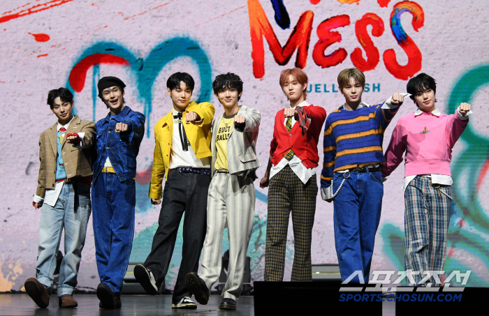 [포토] 이븐 'HOY MESS'