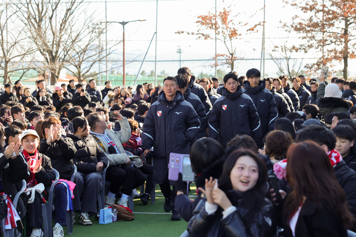 '간담회+장기자랑+수육+커피차' 남달랐던 부산아이파크의 '팬과 함께 출정…