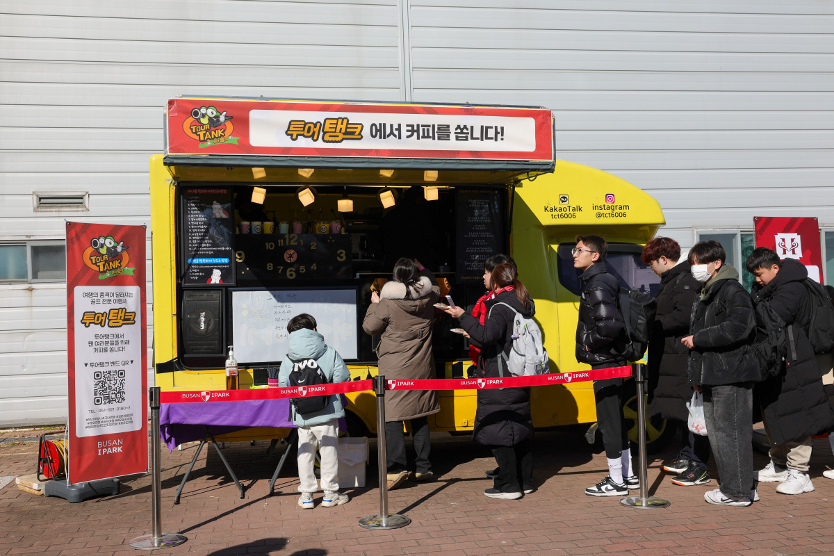 '간담회+장기자랑+수육+커피차' 남달랐던 부산아이파크의 '팬과 함께 출정…