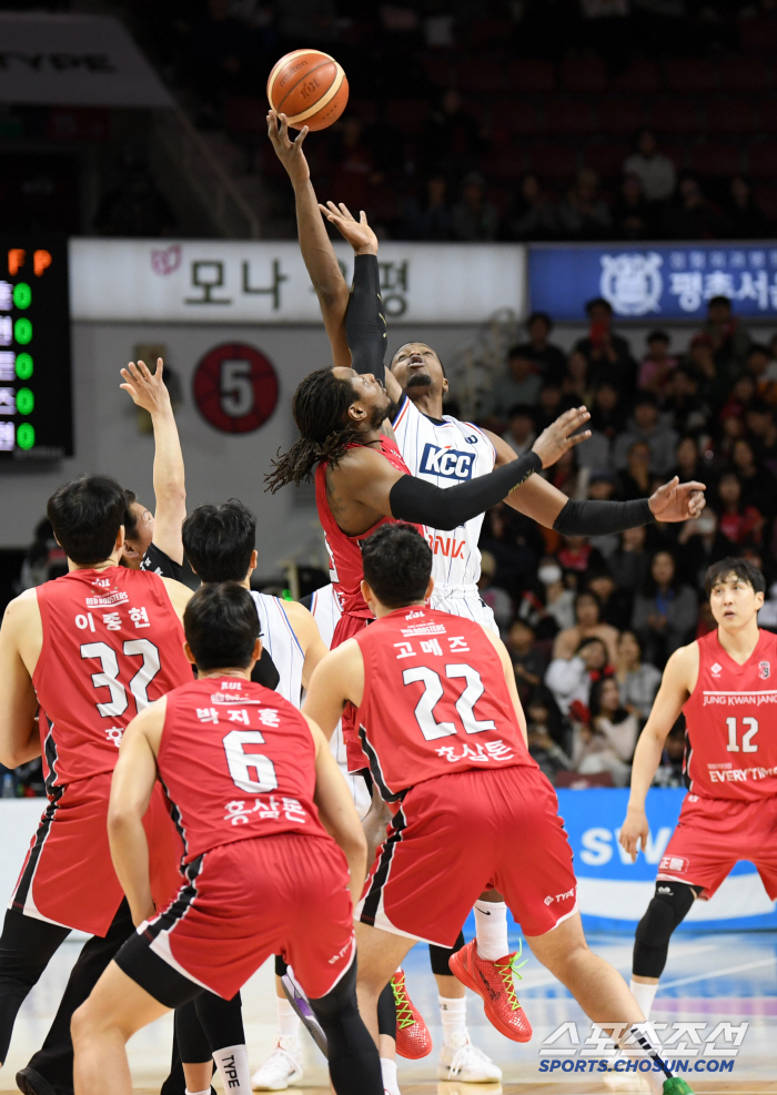 '황당 실책에 분노 폭발' KCC 유니폼 입고 안양 찾은 라렌…충격 6연…