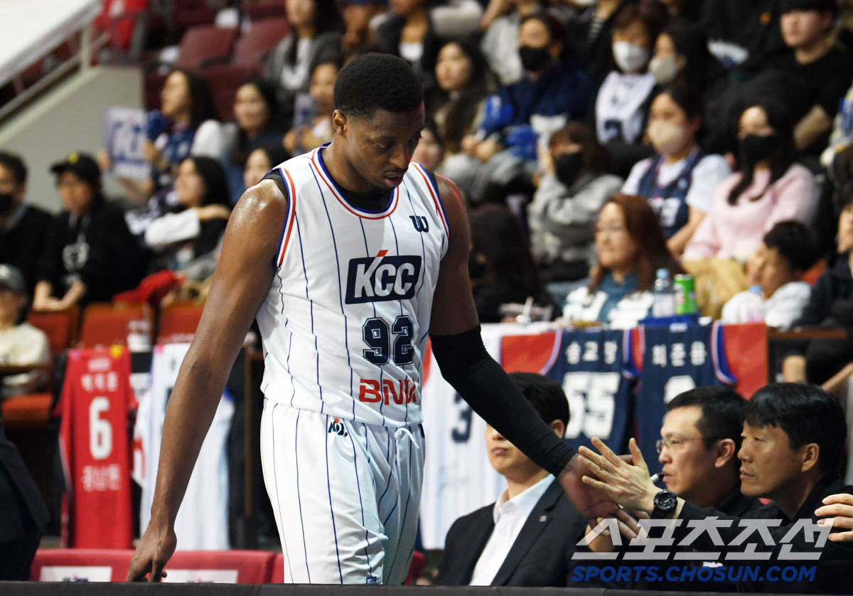 '황당 실책에 분노 폭발' KCC 유니폼 입고 안양 찾은 라렌…충격 6연…