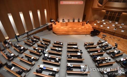 (서울=연합뉴스) 70개 교단 주최, 2020 한국교회 부활절 연합예배 준비위원회가 주관한 2020 부활절 연합예배가 12일 오후 서울 종로구 새문안교회에서 열리고 있다. 2020.4.12 [사진공동취재단] photo@yna.co.kr