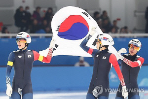 [아시안게임] '기적의 스케이터' 이승훈, 마지막 경기서 후배들과 새 역사