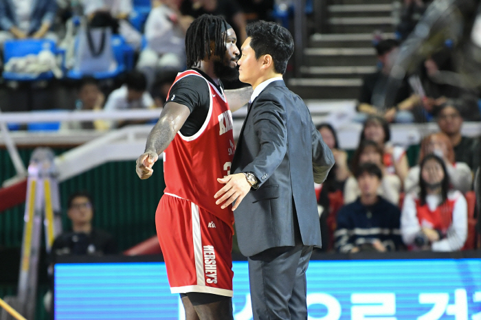 SK 자밀 워니, '한시즌 MVP 3회' 최초기록 세웠다…4R MVP 투표 김선형 31표 차로 제쳐